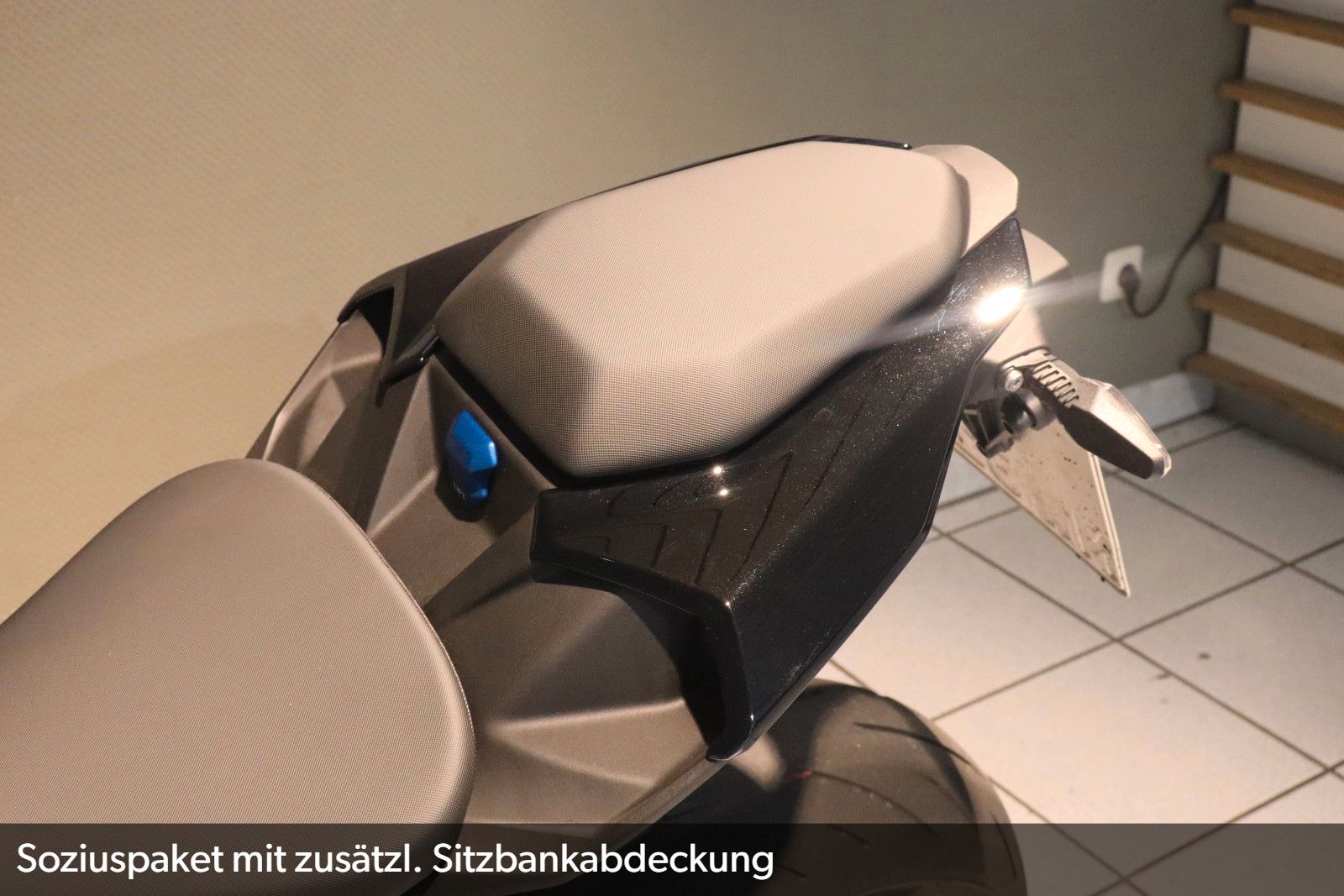 Fahrzeugabbildung BMW S 1000 R + Akrapovic