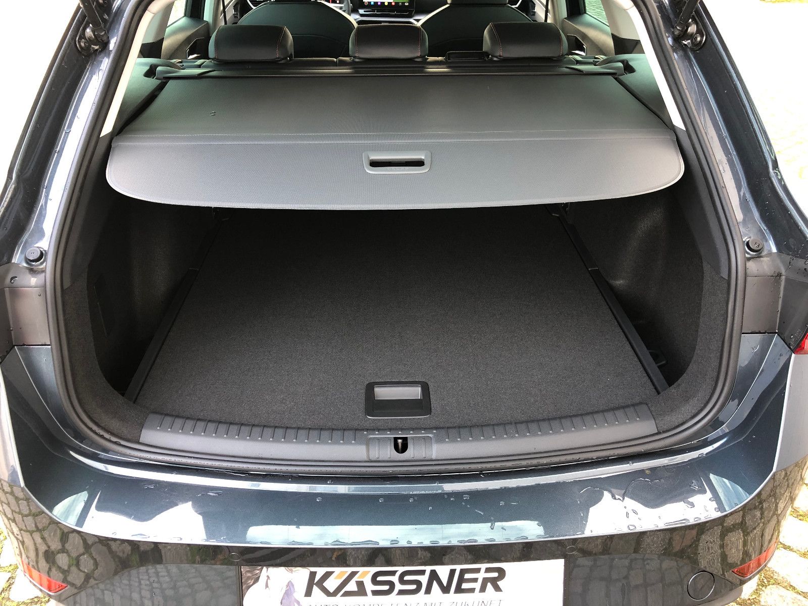 Fahrzeugabbildung SEAT Leon Sportstourer 1,5 eTSI  FR DSG