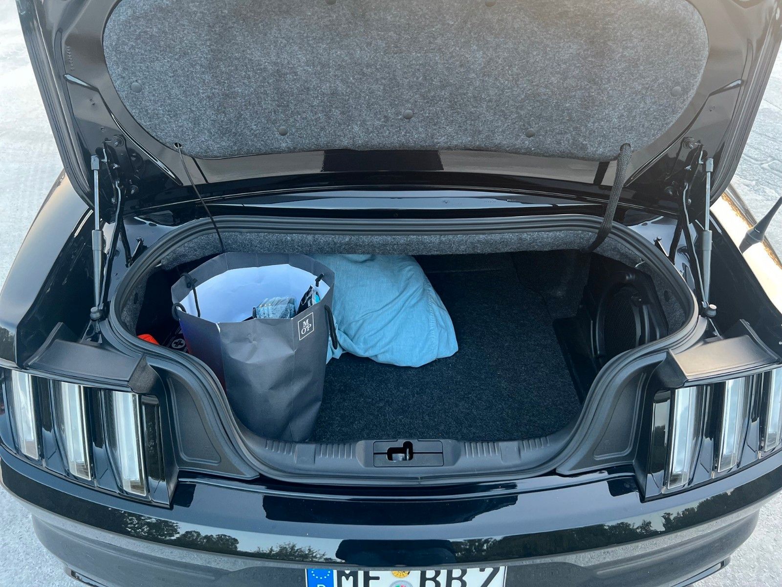 Fahrzeugabbildung Ford Mustang GT Cabrio V8-Neuwertig-20Zoll-FOX-Deutsc
