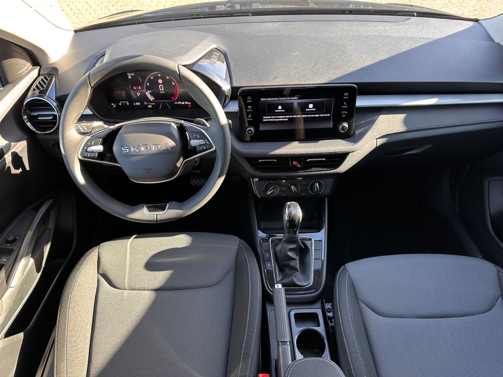 Fahrzeugabbildung SKODA Fabia 1.0 TSI DSG Selection LED/PDC/SHZG/APP/GRA