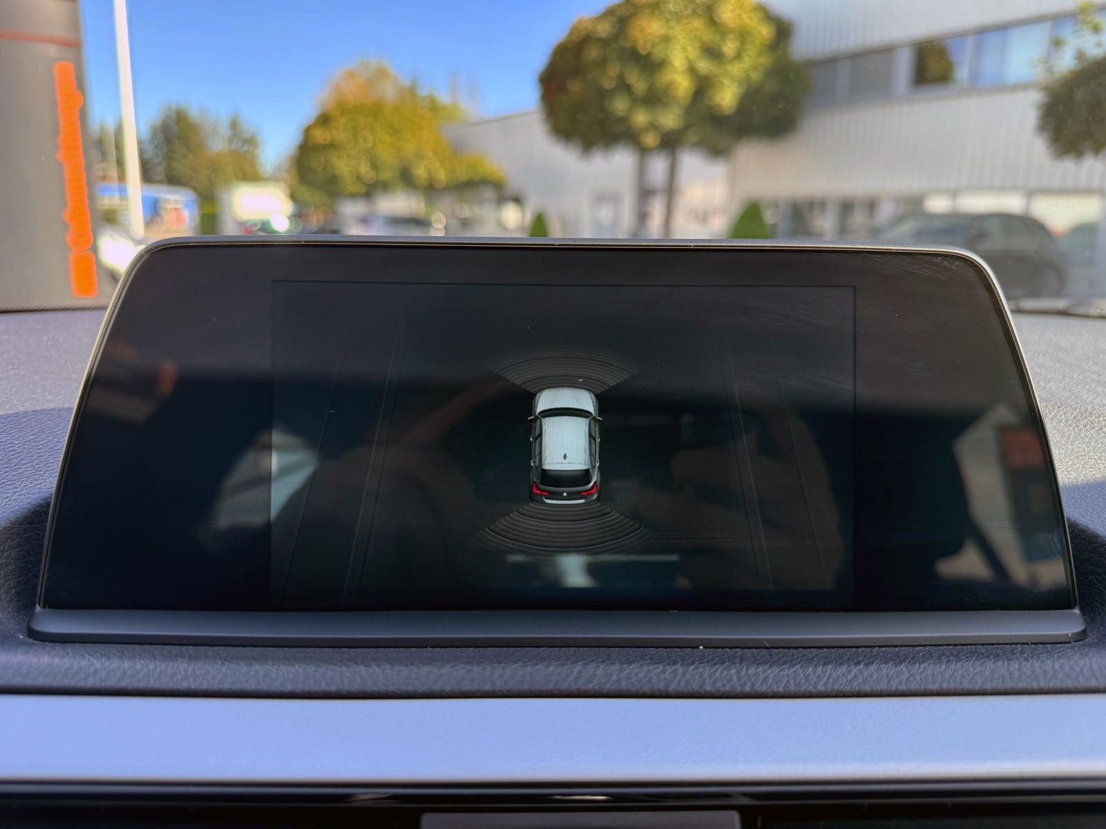 Fahrzeugabbildung BMW 118i 5-trg. Aut. Advantage LED TEMP PDC SHZ NAV
