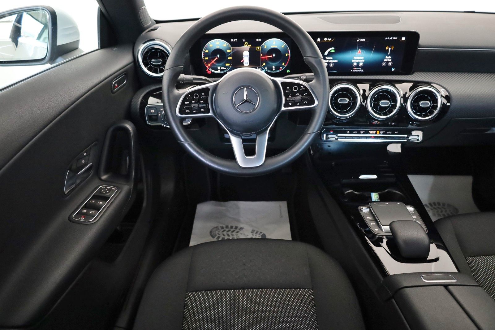 Fahrzeugabbildung Mercedes-Benz CLA 200 d Coupé, Navi,LED,SH,Kamera,DAB,Carplay