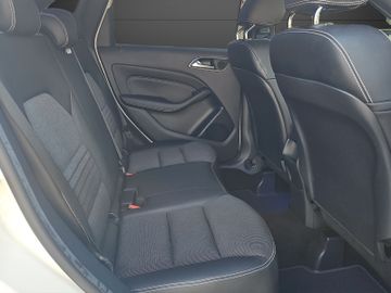 Mercedes B 220 - 12
