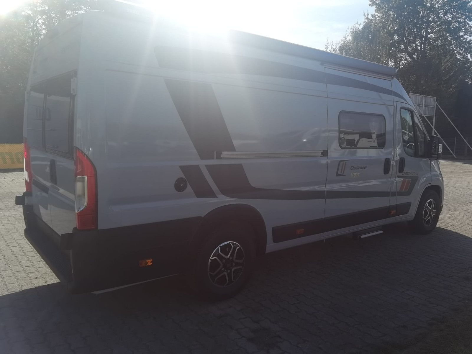 Fahrzeugabbildung Challenger V217 Sport Edition M27