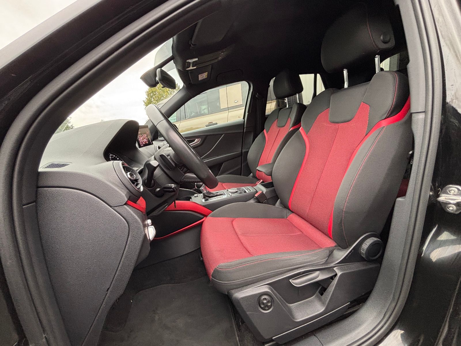 Fahrzeugabbildung Audi Q2 quattro sport/S-LINE/HEAD-UP/KAMERA/B&O