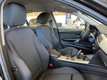 BMW 320 d Lim.  xDrive *NAVI*PDC*SZHZ*TEMPOMAT*4x4*