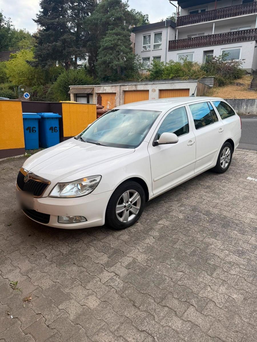 Skoda Octavia 2011 — engine 140 HP (103kW)