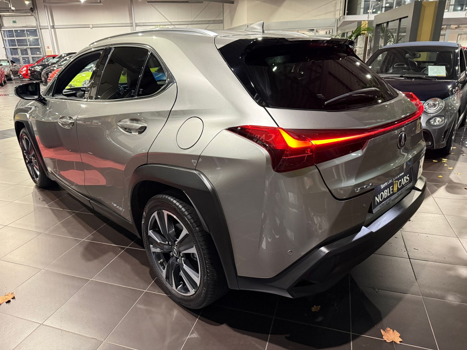 Fahrzeugabbildung Lexus UX 250 h RFK LED ALU 18"