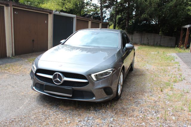 MERCEDES-BENZ A 220 4MATIC DCT -