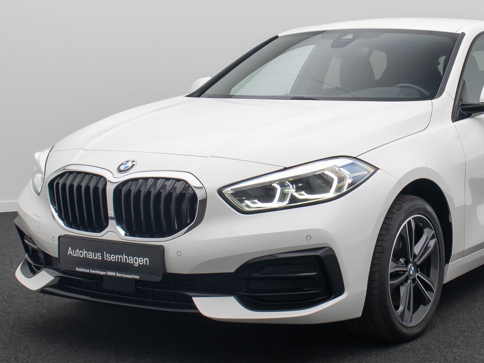 Fahrzeugabbildung BMW 118i Sport Line LED Navi DAB Tempomat
