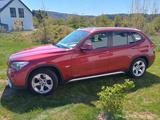 BMW X1 sDrive18d mit Navi, Panoramadach, S- und WR - BMW X1: Rot