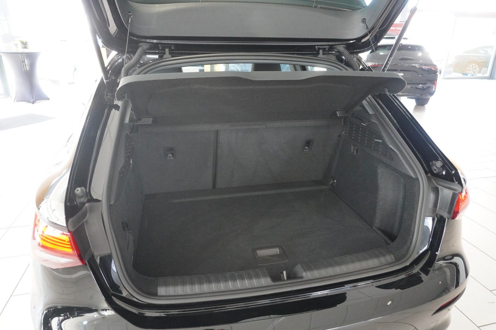 Fahrzeugabbildung Audi A3 Sportback 35 TFSI ADVANCED NAVI/LED/SPORT/DAB