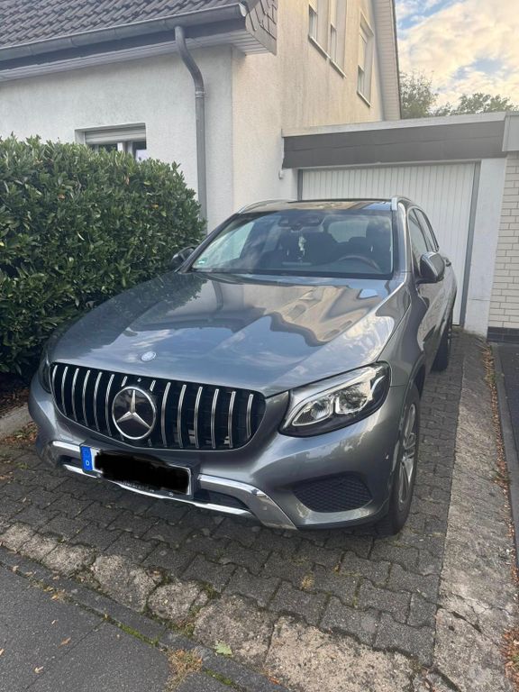 Image of Mercedes-Benz GLC 220