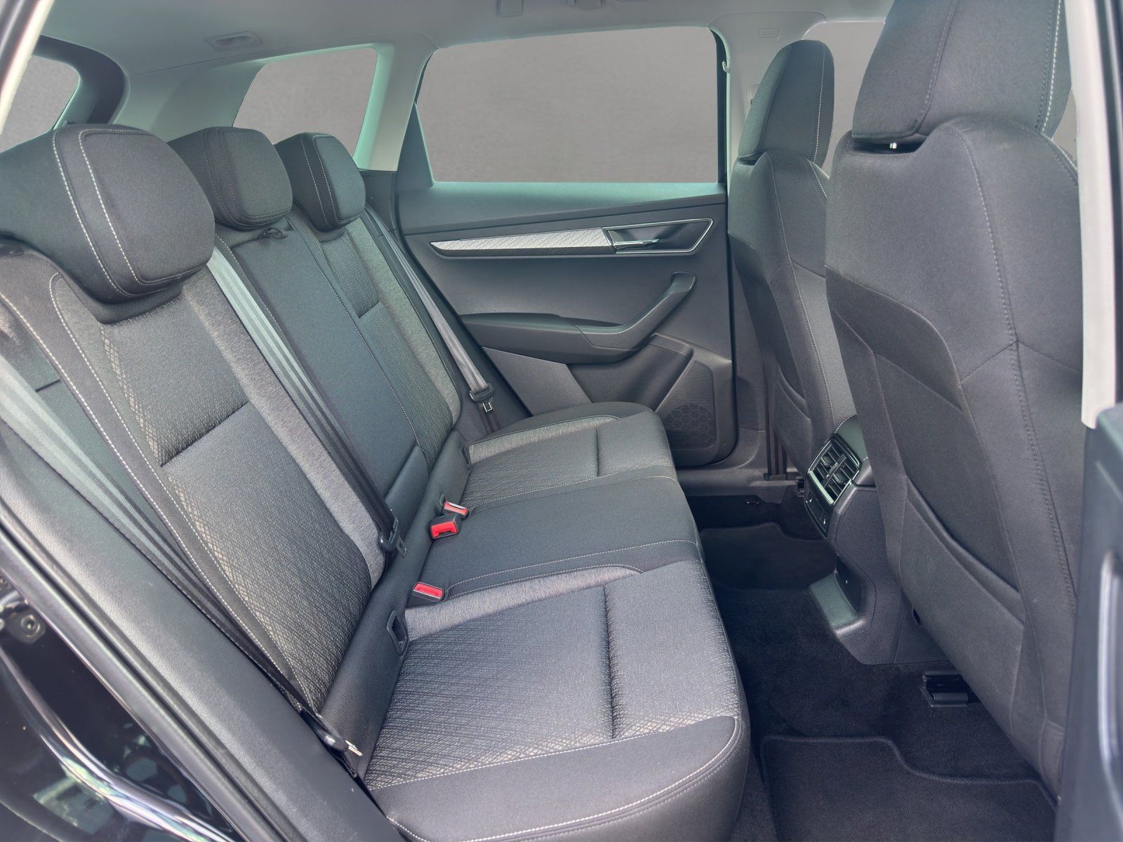 Fahrzeugabbildung SKODA Karoq 1.5 TSI DSG Style/AHK/KAMERA/ACC/LED/VIRT.