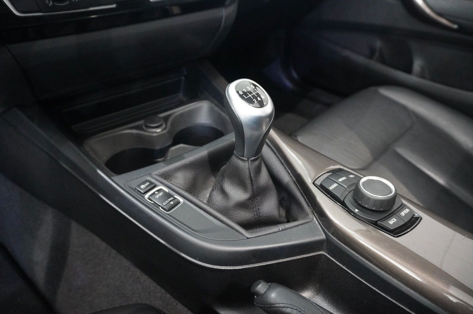 Fahrzeugabbildung BMW 220i COUPE SPORT LEDER/SHZ/PDC/USB/SCHIEBEDACH
