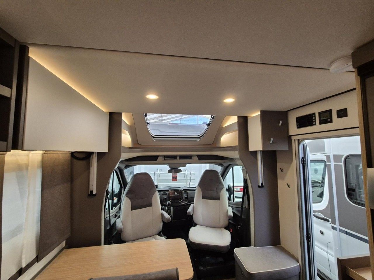 Fahrzeugabbildung LMC Tourer Lift H 664 G Rahmenfenster Messepreis!!