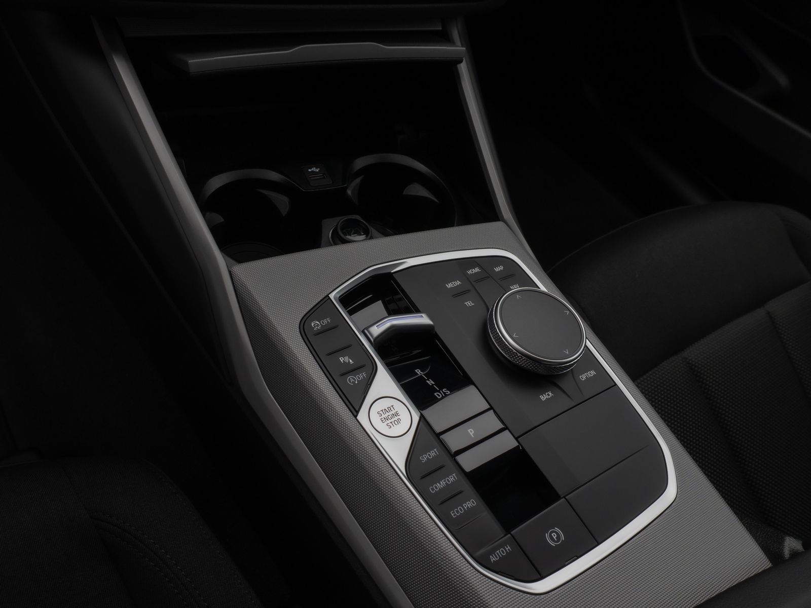 Fahrzeugabbildung BMW 318i HUD DAB CockPitPro PDC Geschwindigkeitsreg