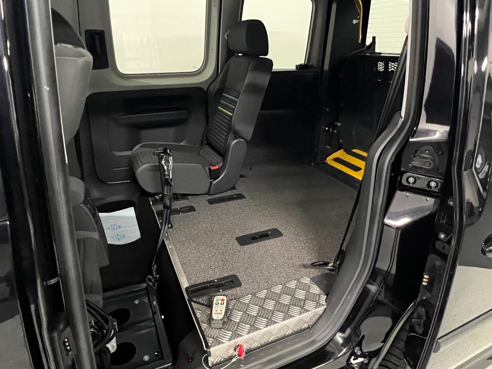 Volkswagen Caddy DSG Rollstuhllift Selbstfahrer 3329km