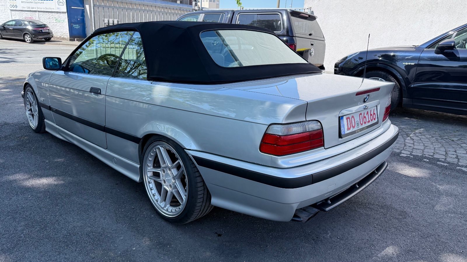 Fahrzeugabbildung BMW 320i Cabrio Sport Edition