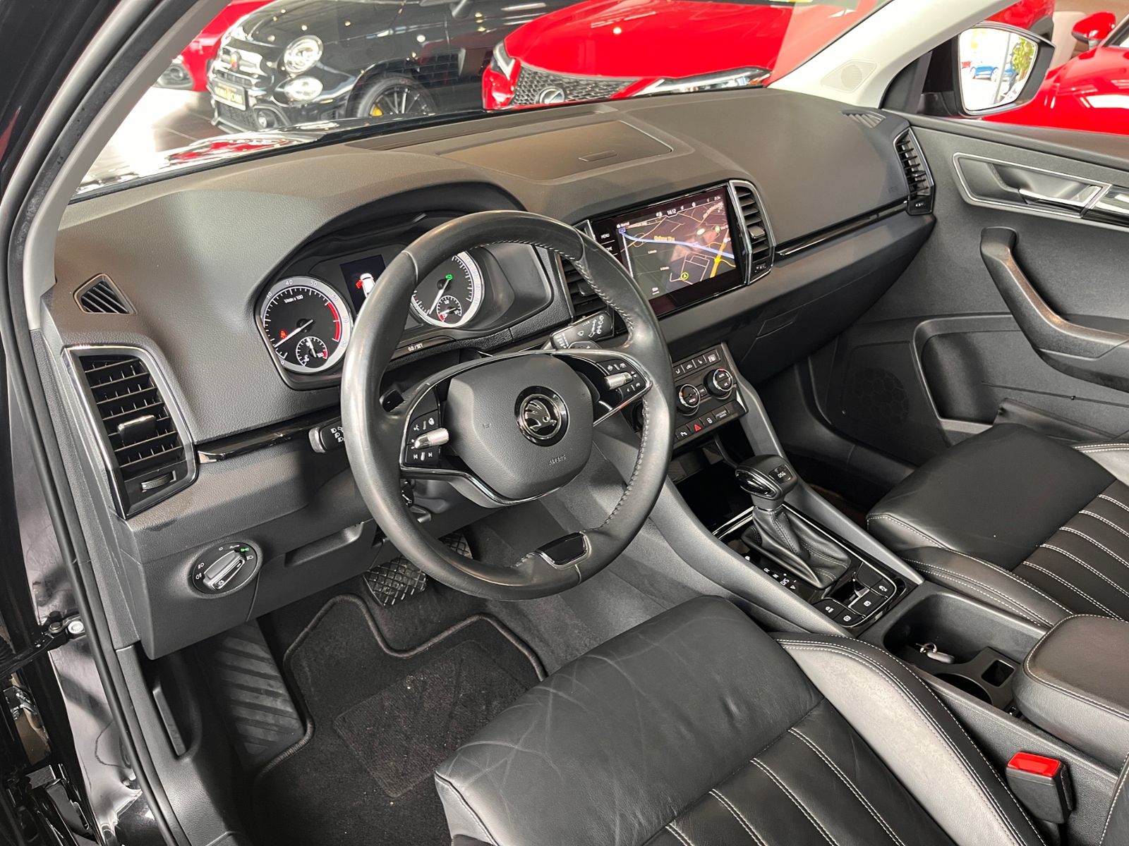 Fahrzeugabbildung SKODA KAROQ Style AHK ACC LED NAV LEDER 18"