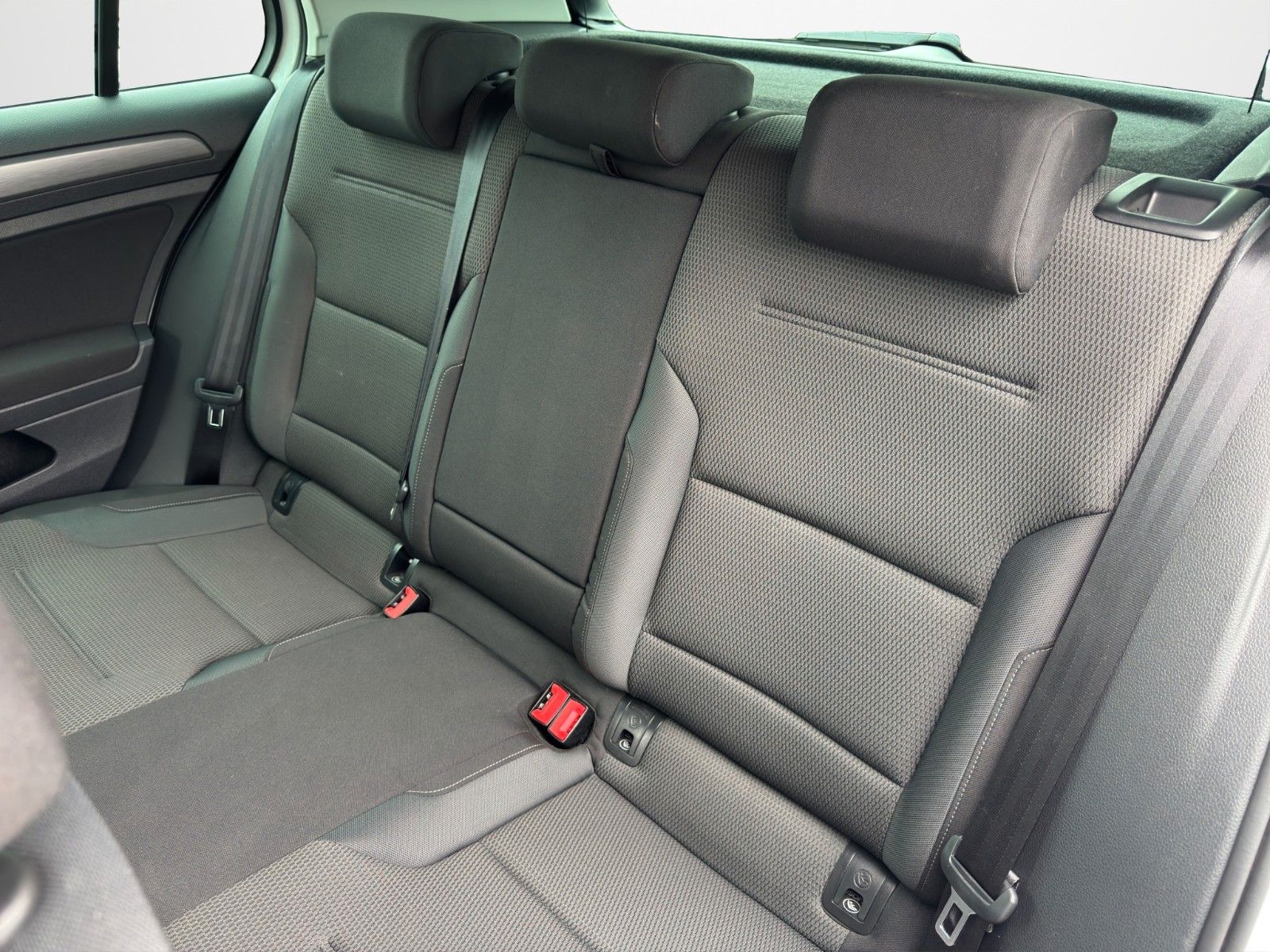 Fahrzeugabbildung Volkswagen GOLF E COMFORT VIRT KAM SHZ LED ALLWET PDC