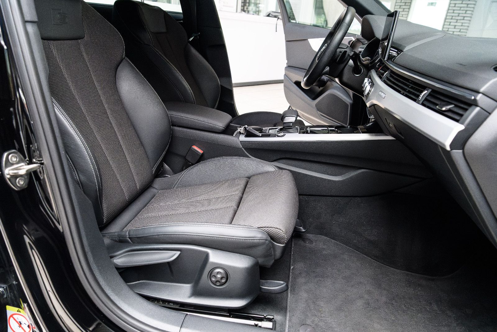 Fahrzeugabbildung Audi A4 Avant 40 TDI quattro advanced + Kamera +