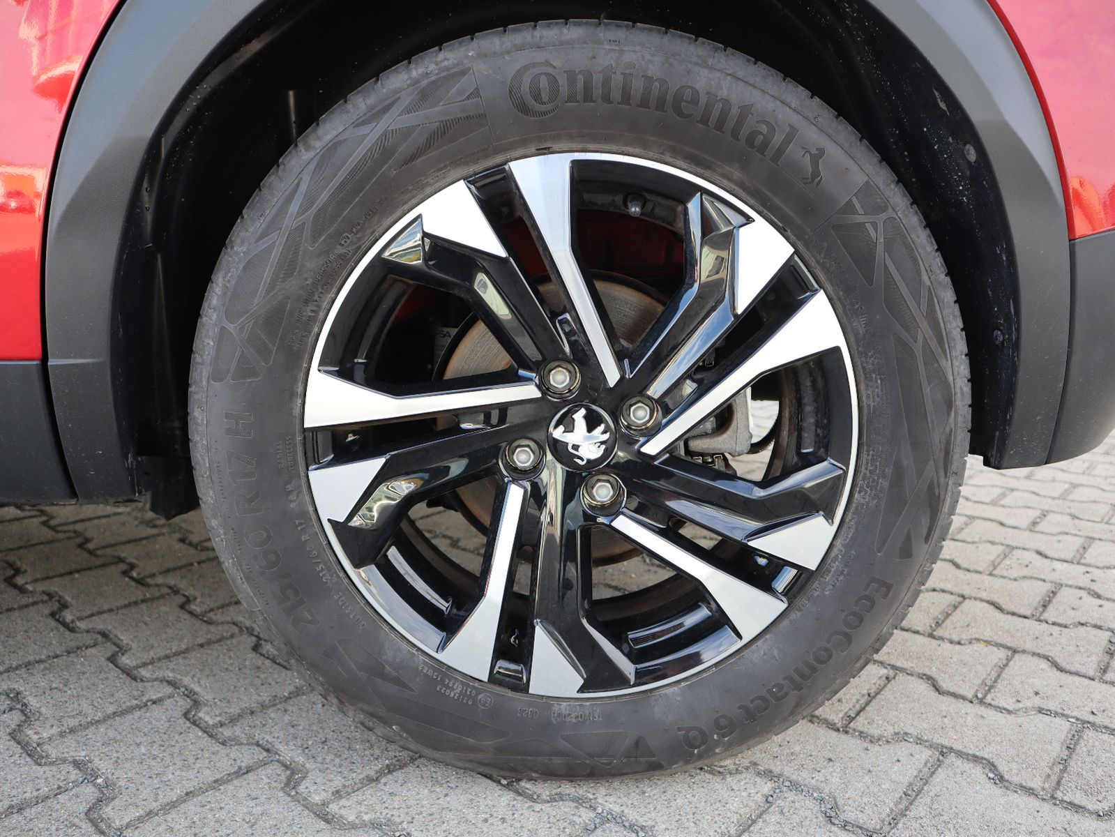 Peugeot e-2008 100kW Allure Pack LED/Klima/180°/Navi imagem 3