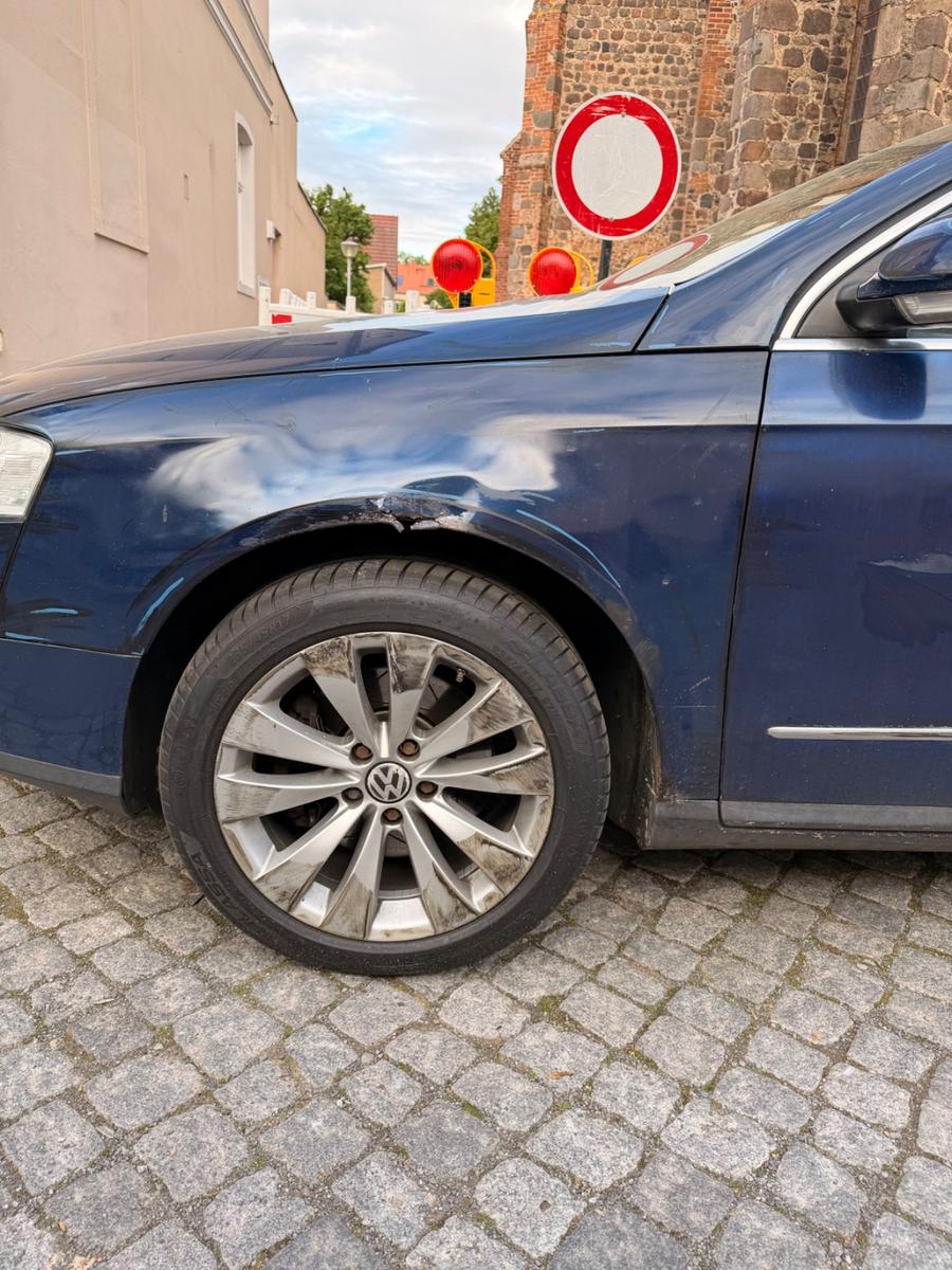 Volkswagen Passat 2005 — вигляд ззаду