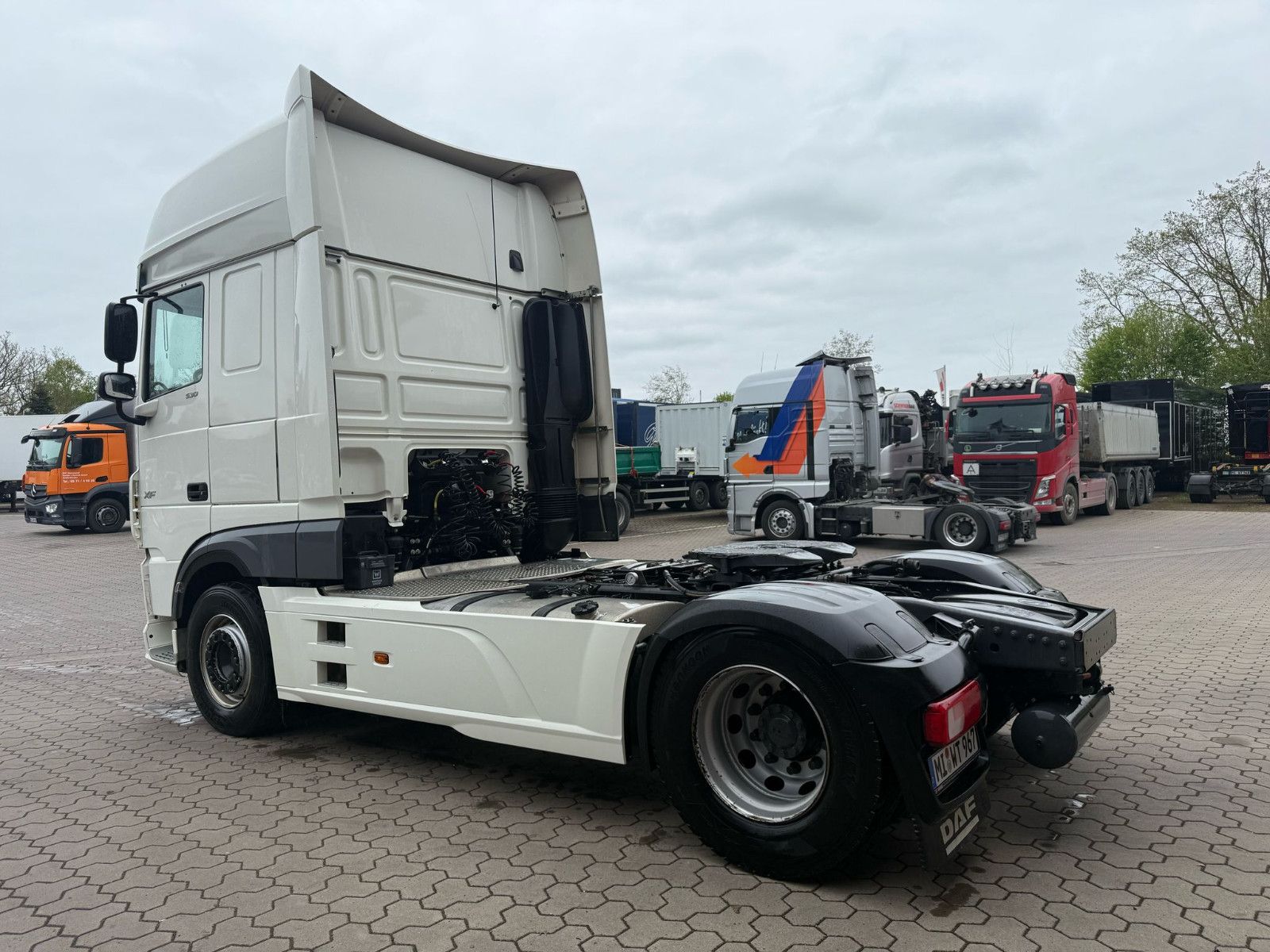 Fahrzeugabbildung DAF XF 530 FT mit Hydraulik sehr gepflegt