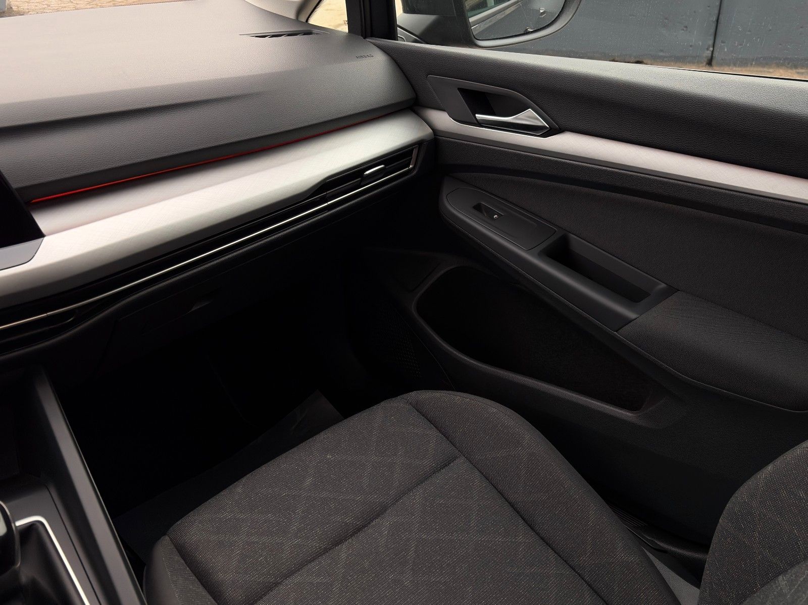 Fahrzeugabbildung Volkswagen Golf 1.5 TSI Life ACC LKAS PDC SHZ 3Z-Klima LED