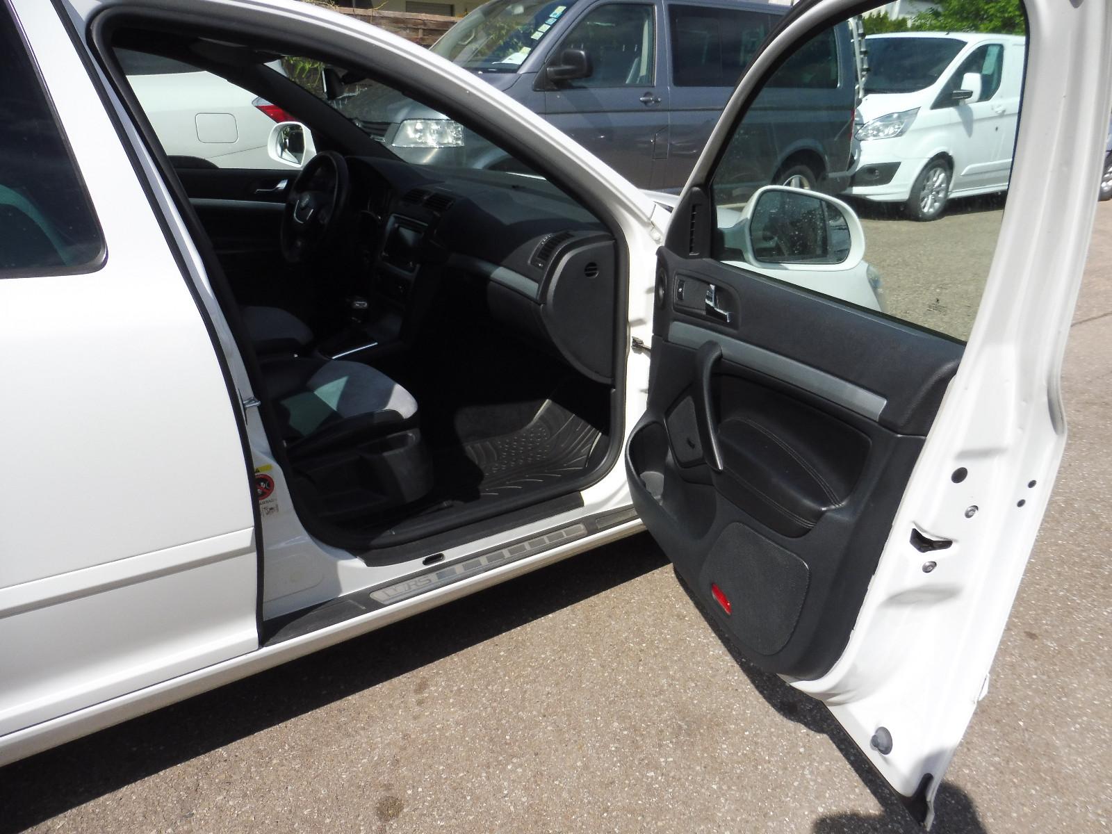 Skoda Octavia 2009 — фото 11