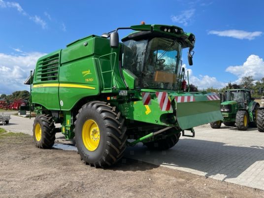 John Deere T670