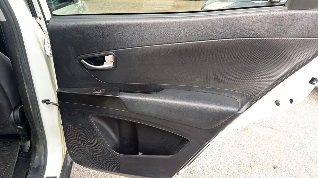 SsangYong Korando 2013 — photo 14
