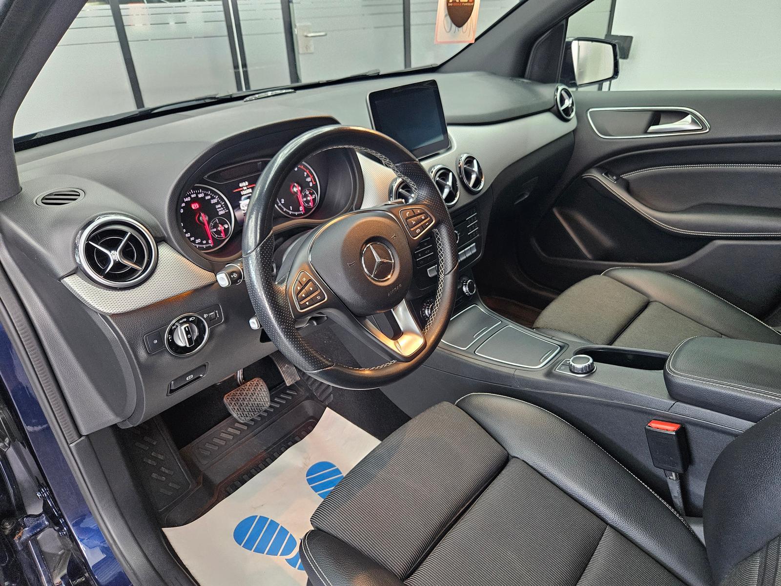 Mercedes-Benz B 180 1,6 Urban Business, Temp., LED, Navi, PDC