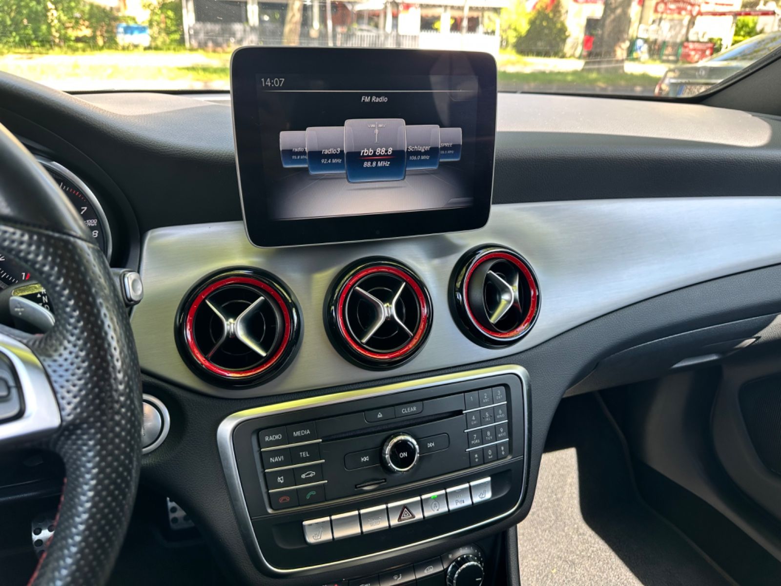 Fahrzeugabbildung Mercedes-Benz CLA 250 4Matic Sport*Panorama*Ambiente*HarmanK*