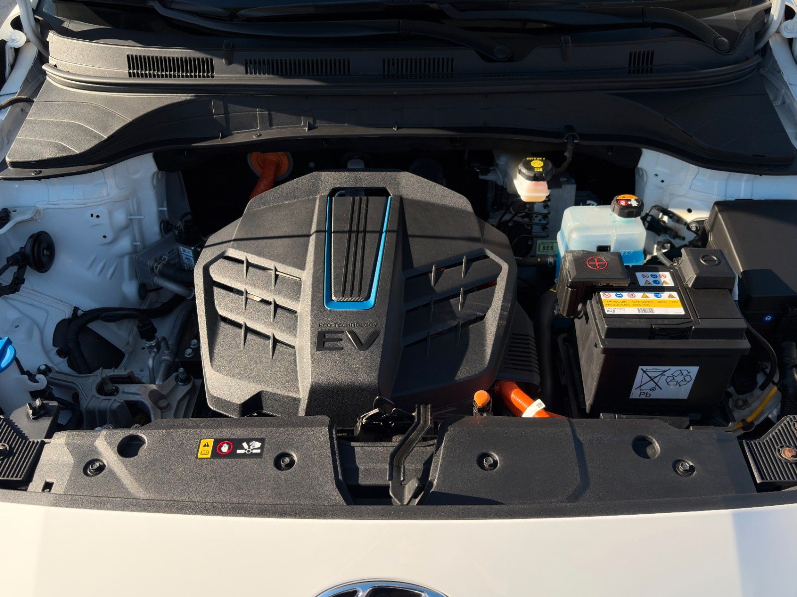 Fahrzeugabbildung Hyundai KONA E Select ACC PDC LFA LKA SHZ LHZ CarPlay