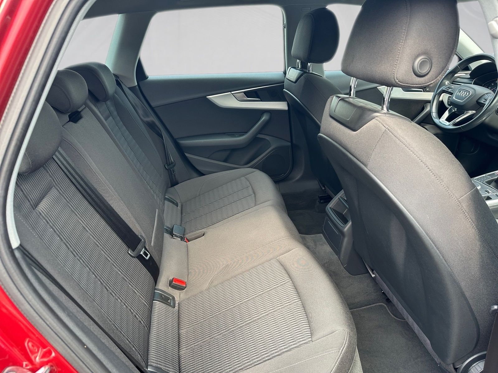 Fahrzeugabbildung Audi A4 Avant 1.4 TFSI design AHK,Navi,SHZ,Klimaaut.