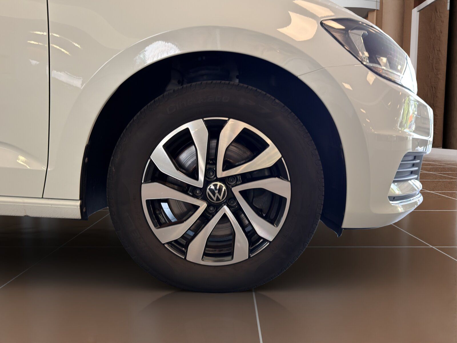 Fahrzeugabbildung Volkswagen Touran Active 1.5 TSI DSG AHK APP Kamera