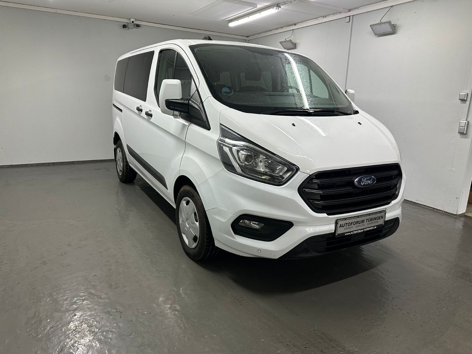 Fahrzeugabbildung Ford Transit Custom 320 L1H1 9-SITZE*2xKLIMA*TEMPO*ZH