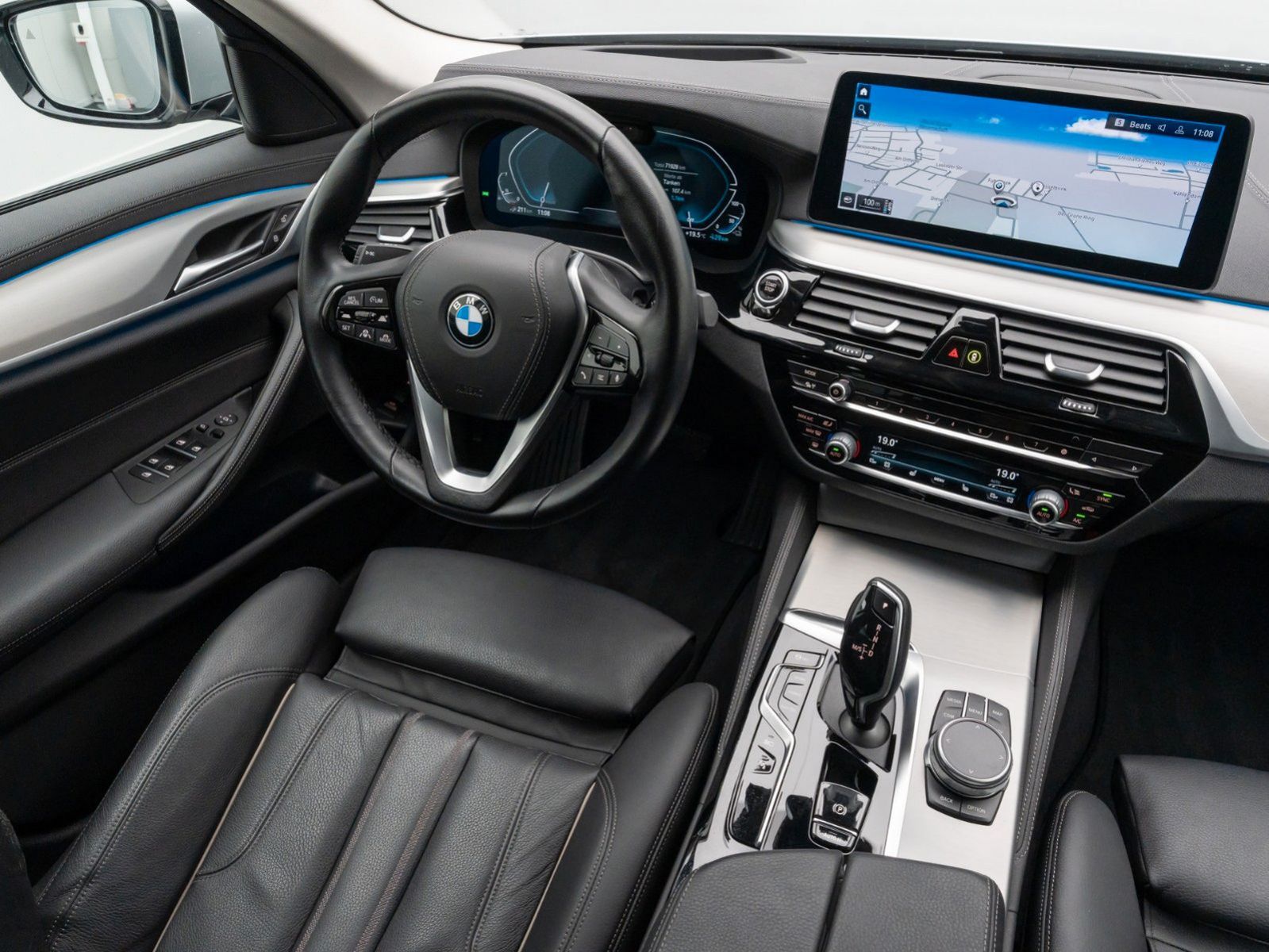 Fahrzeugabbildung BMW 530e xD LuxuryLine Kamera DAB HiFi Laser ACC HUD