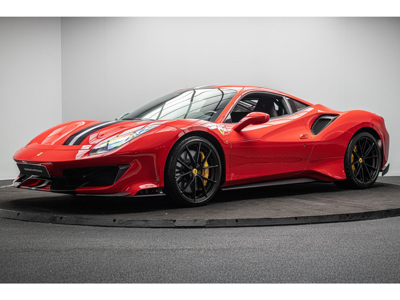 Ferrari 488 3.9 720 PISTA imagem 2