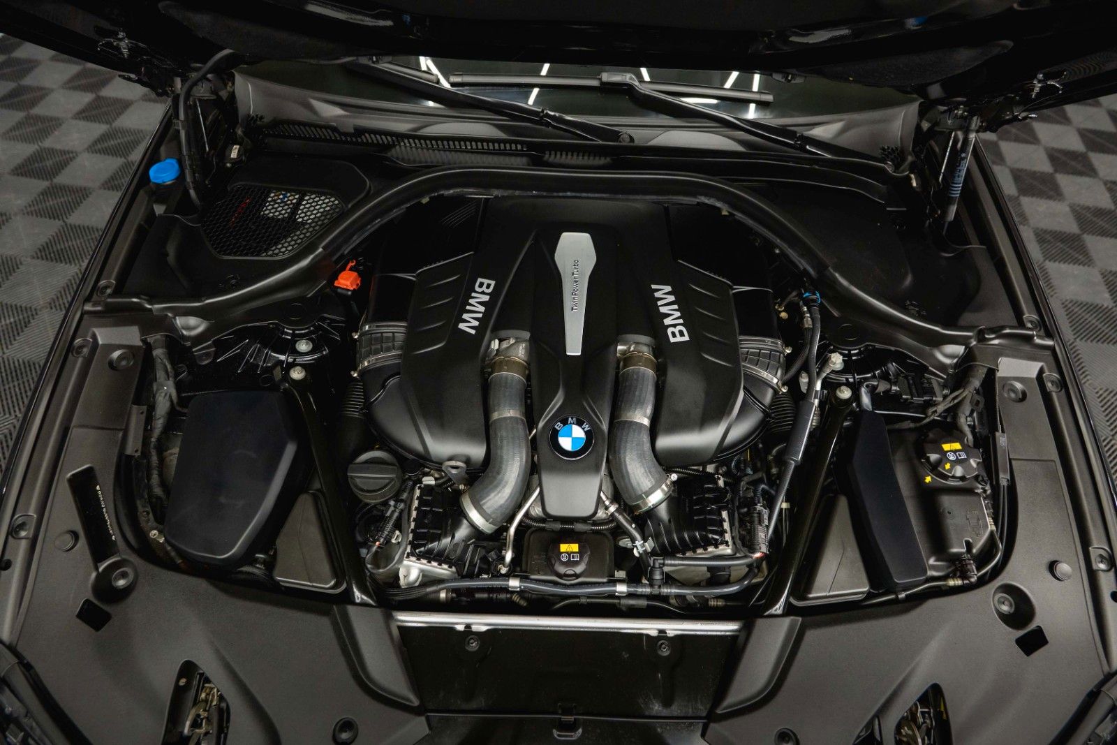 Fahrzeugabbildung BMW M550i xDrive Shadow Line | ACC | Massage | LED