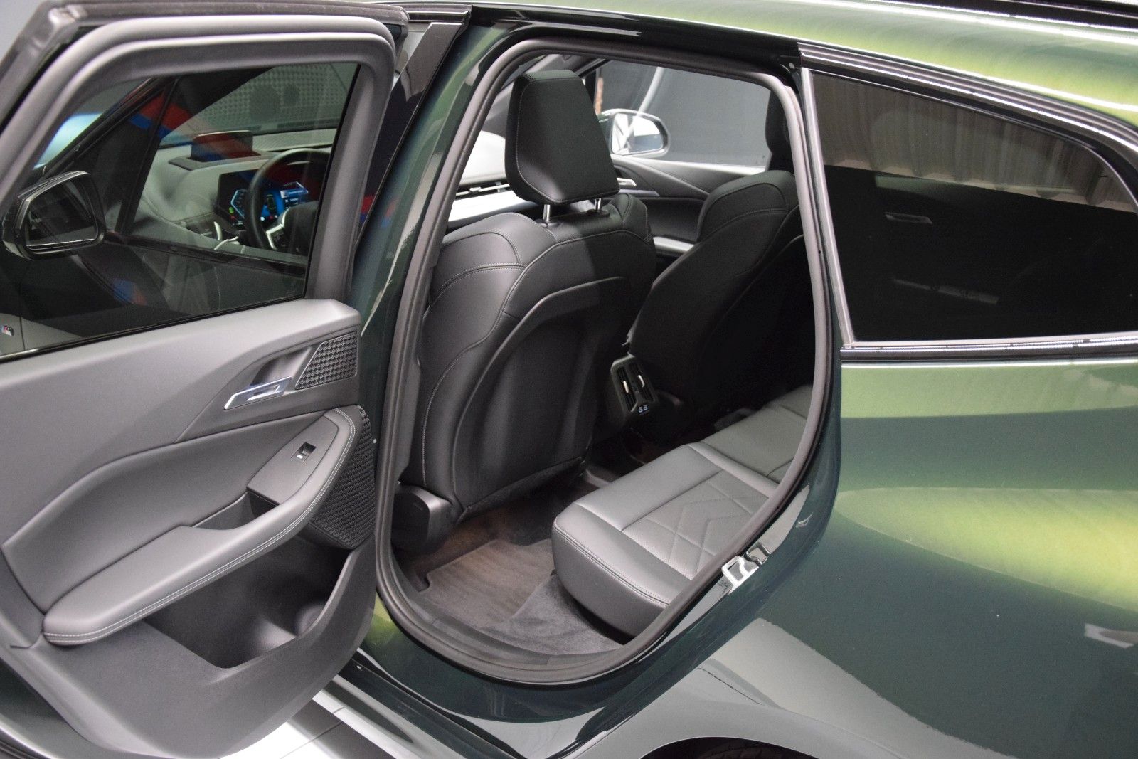 Fahrzeugabbildung BMW 218 i Active Tourer M Sport HuD Leder Pano AHK