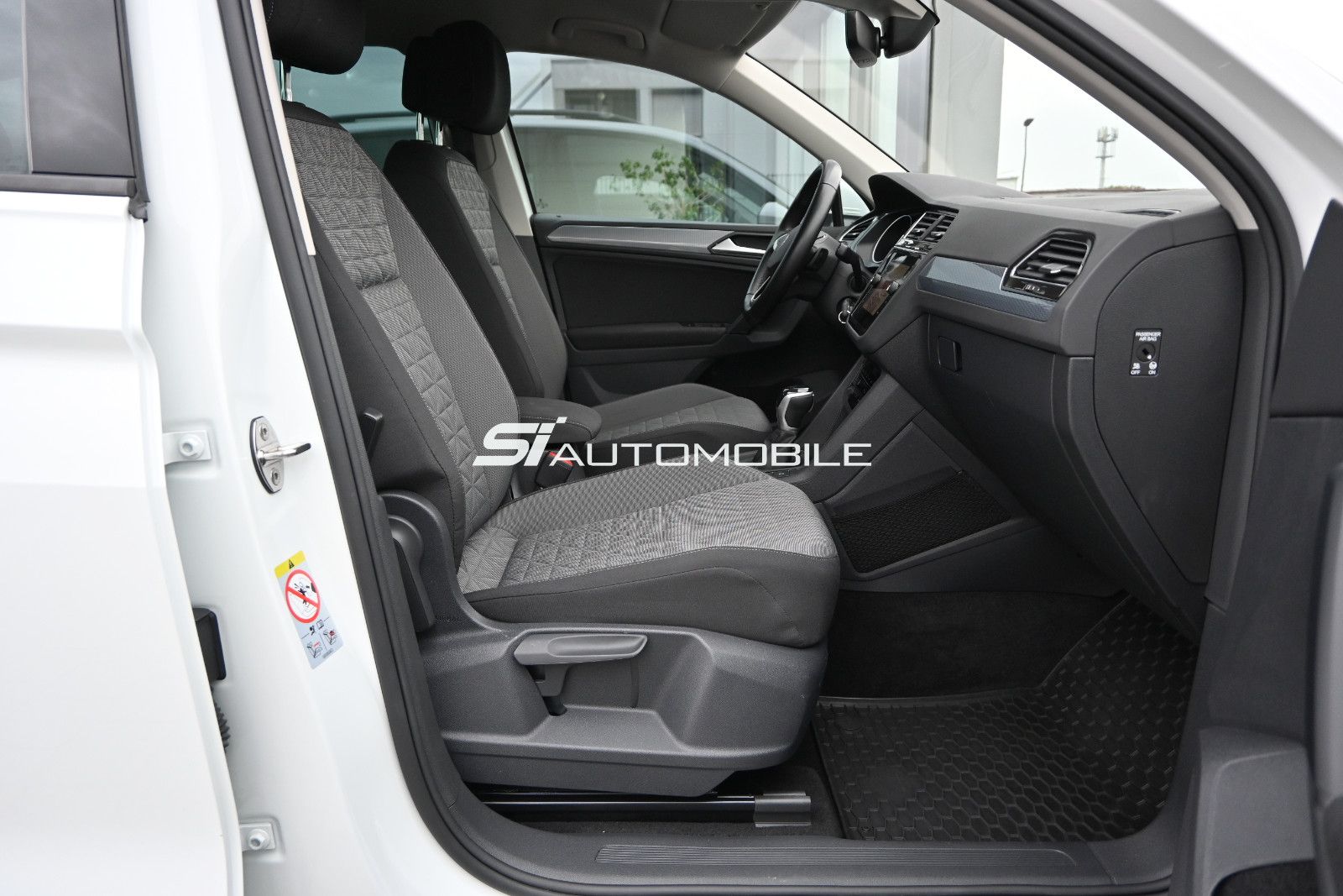 Fahrzeugabbildung Volkswagen Tiguan 2.0 TDI DSG 4MOT Life °ACC°AHK°HUD°STHZ°