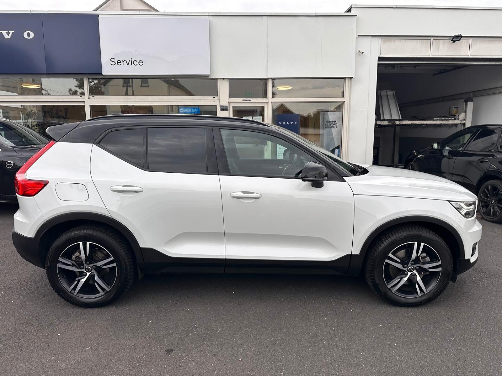 Volvo XC40 B4 R-Design AWD AHK BLIS ACC Standheiz.Kam foto 5