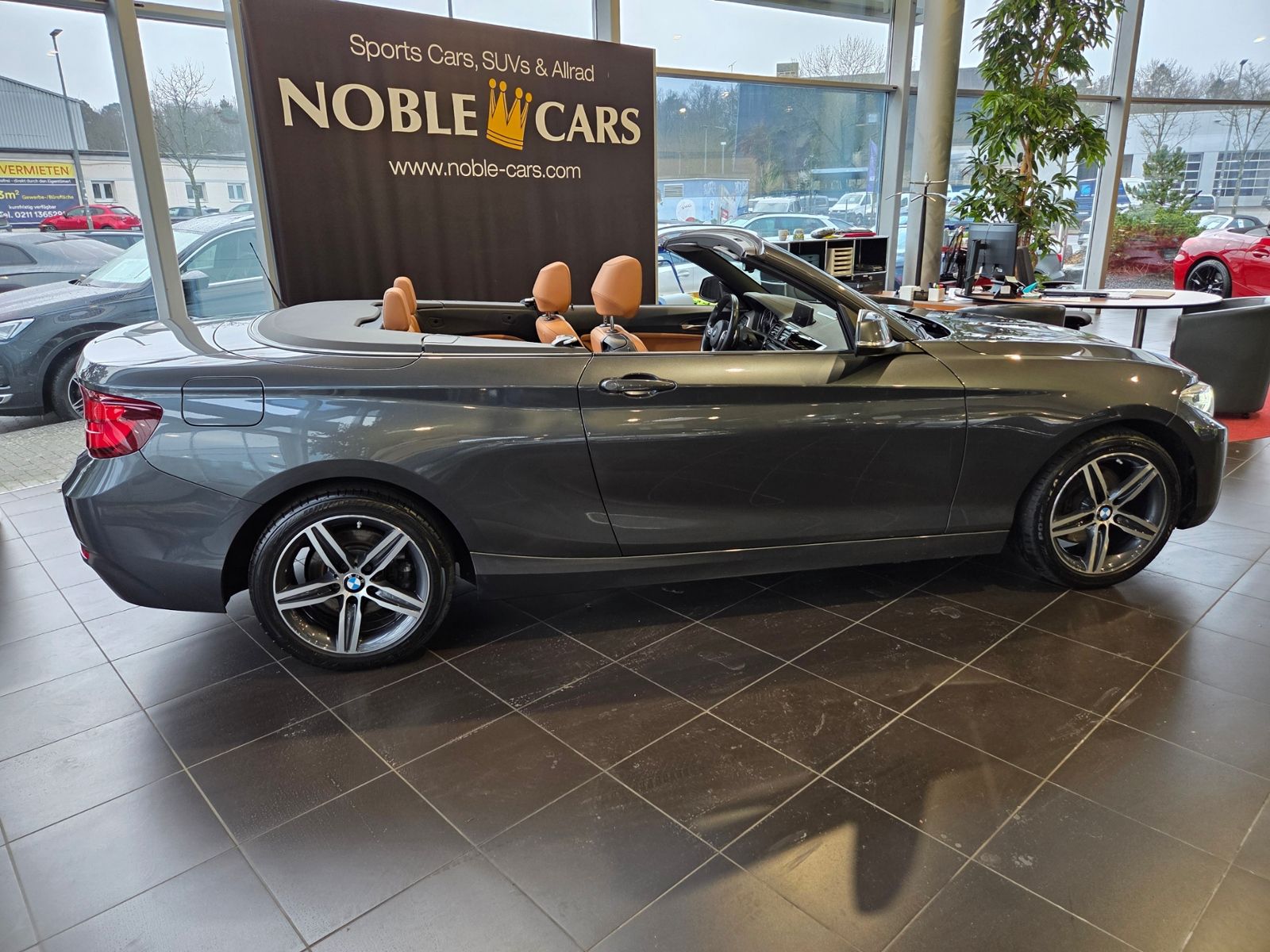 Fahrzeugabbildung BMW 220d Cabrio Sport Line H/K LED NAV SHZ PDC 17"