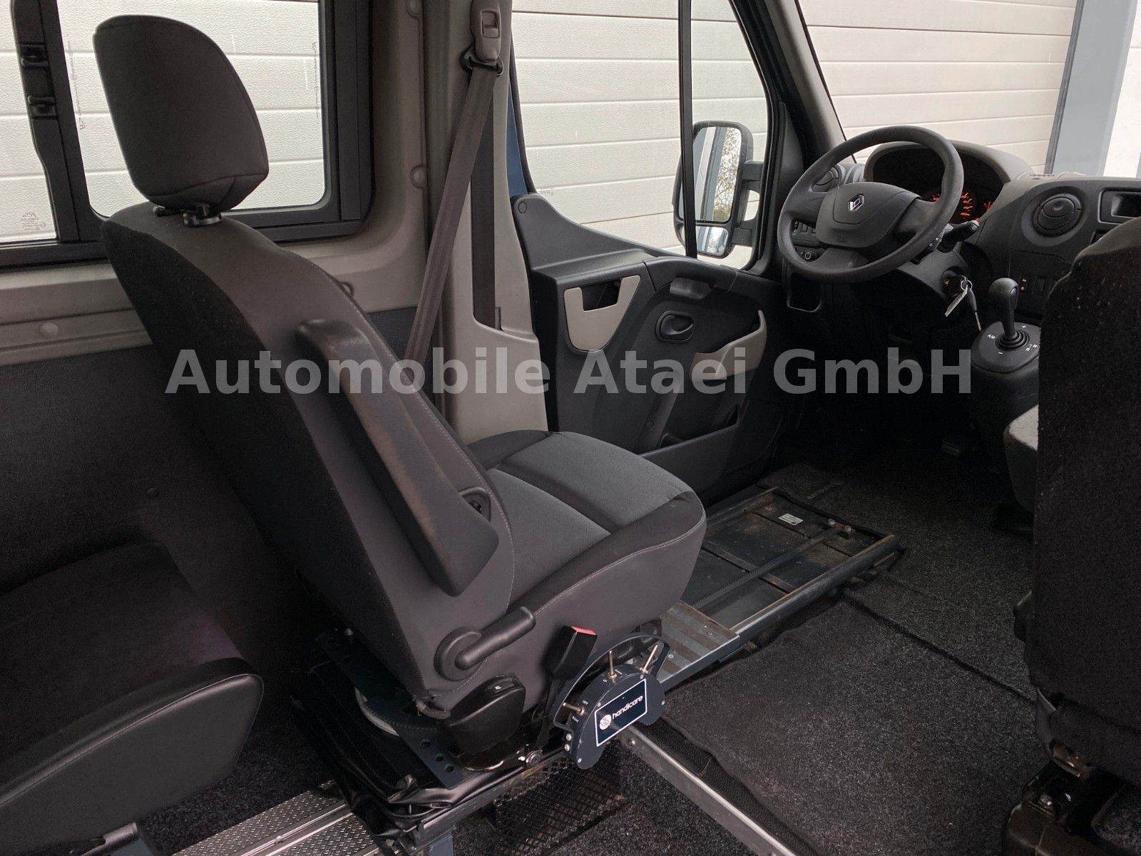 Fahrzeugabbildung Renault Master Automatik *Selbstfahrer* Rollstuhl-Lift