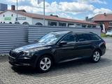 Skoda Superb 2.0 TDI SCR 140 G tec DSG Ambition Co... 