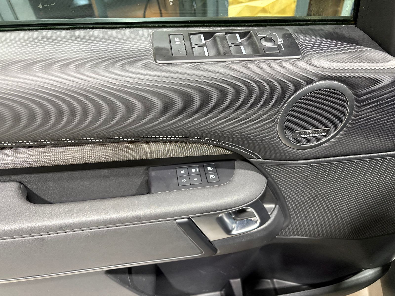 Fahrzeugabbildung Land Rover Discovery 5 R-Dynamic SE AWD/7-SITZER/360''KAM