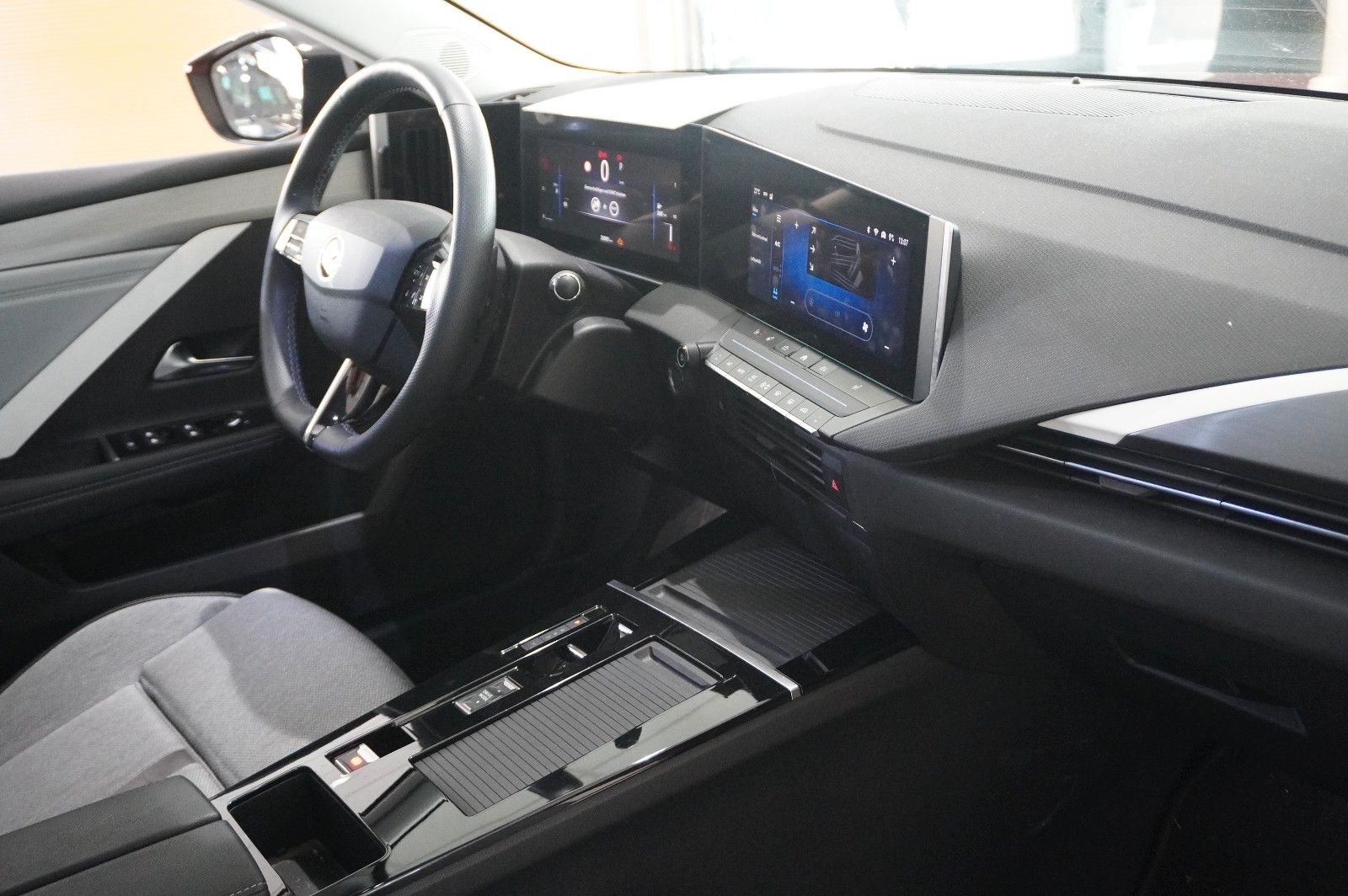 Fahrzeugabbildung Opel Astra L ST 1.5D ELEGANCE NAVI/LED/KAMERA/SHZ/DAB